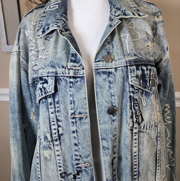 Women's Light Blue Denim Jacket - Picture 3 of 11